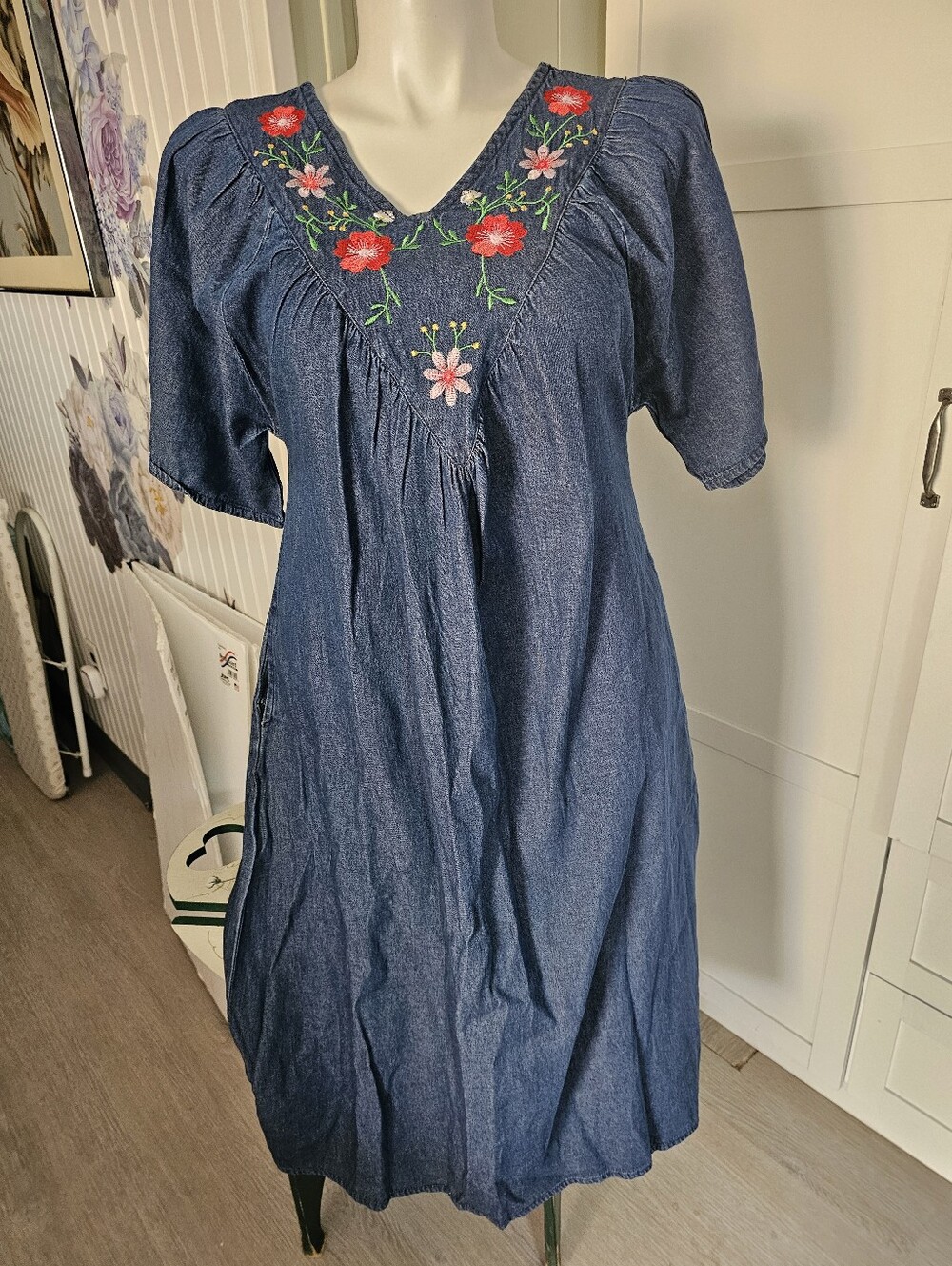 Country Store Denim Dress M Embroidered Floral V-Neck Short Sleeve Cottagecore